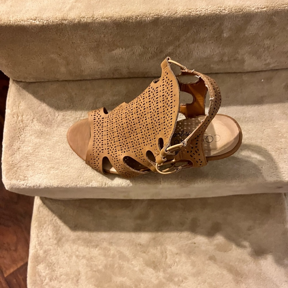 Coconut Hilled Sandal. - Picture 2 of 4